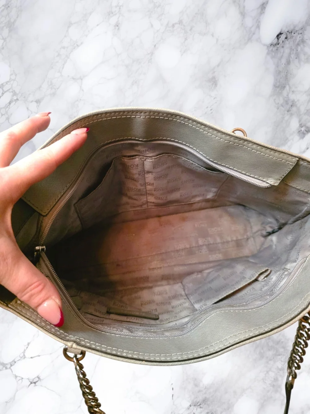 Michael Kors Large Saffiano Leather Beige Taupe Chain Tote Gold Accents - Picture 9 of 14